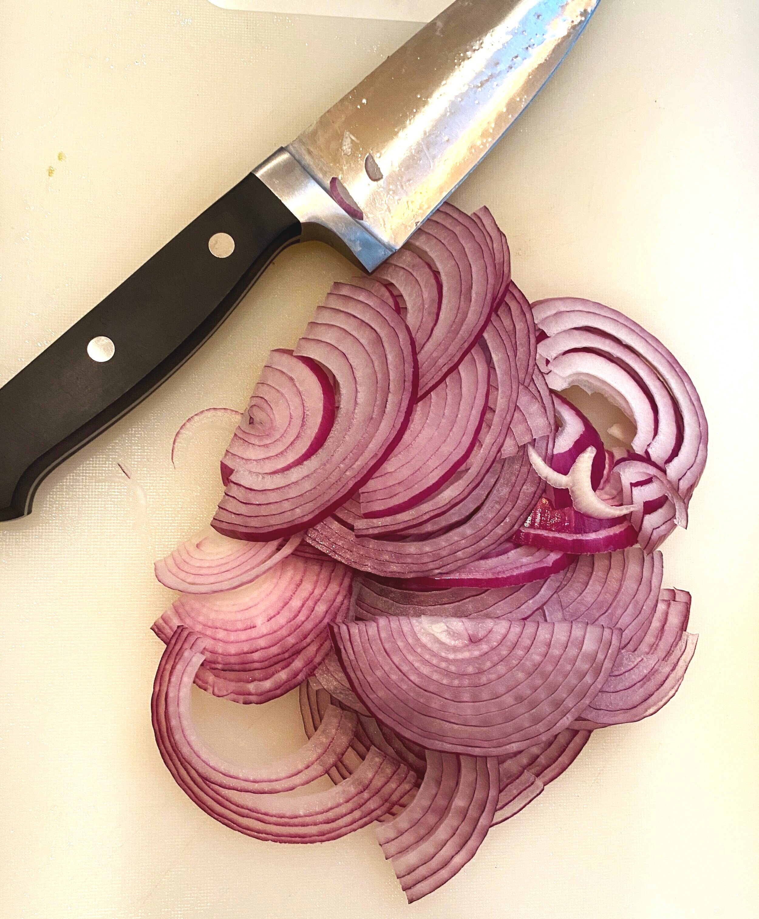 How to Cut Onion into Slices, Strips, or Feathers - Cook Eat Live Love