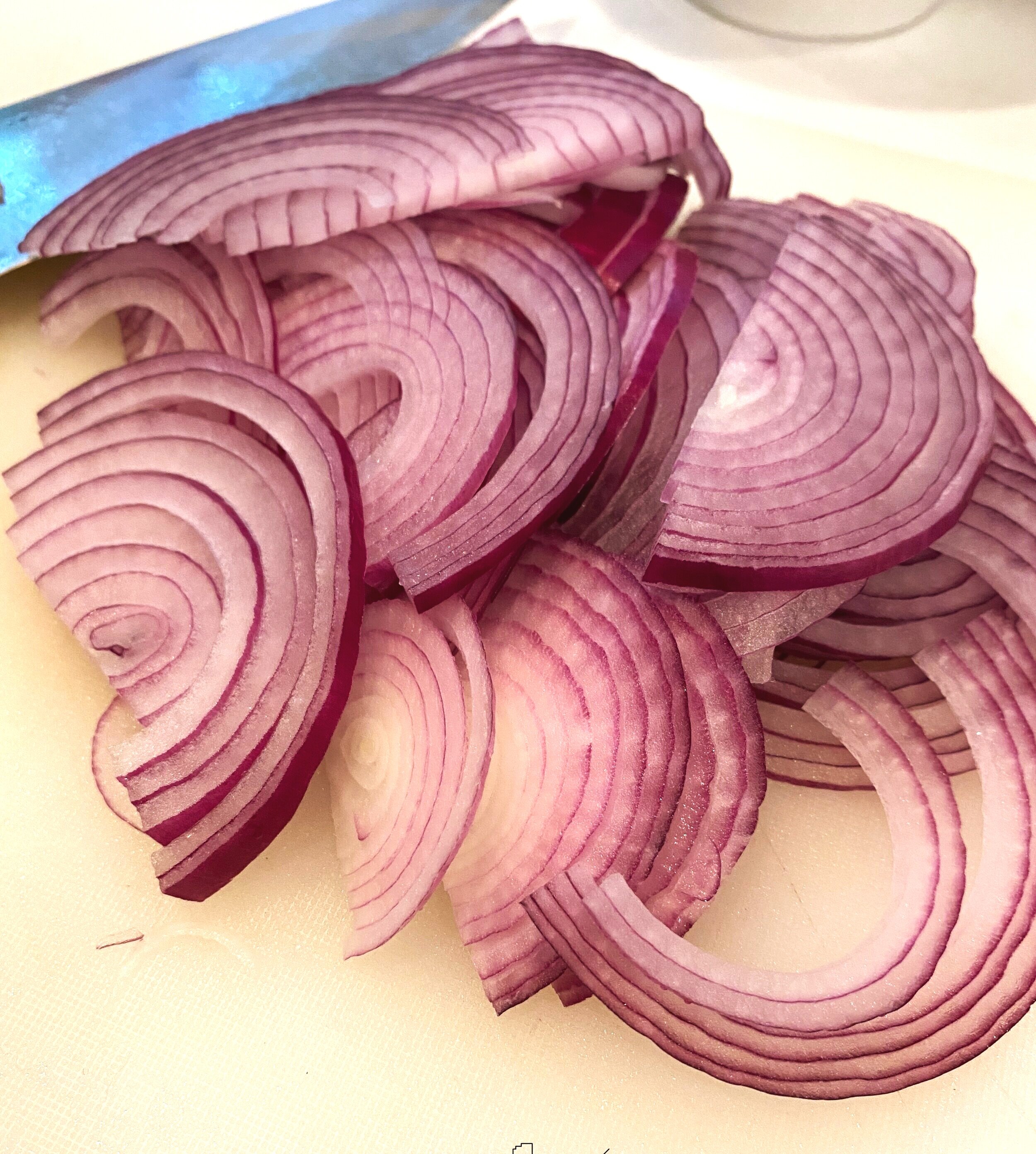 How to Cut Onion into Slices, Strips, or Feathers - Cook Eat Live Love