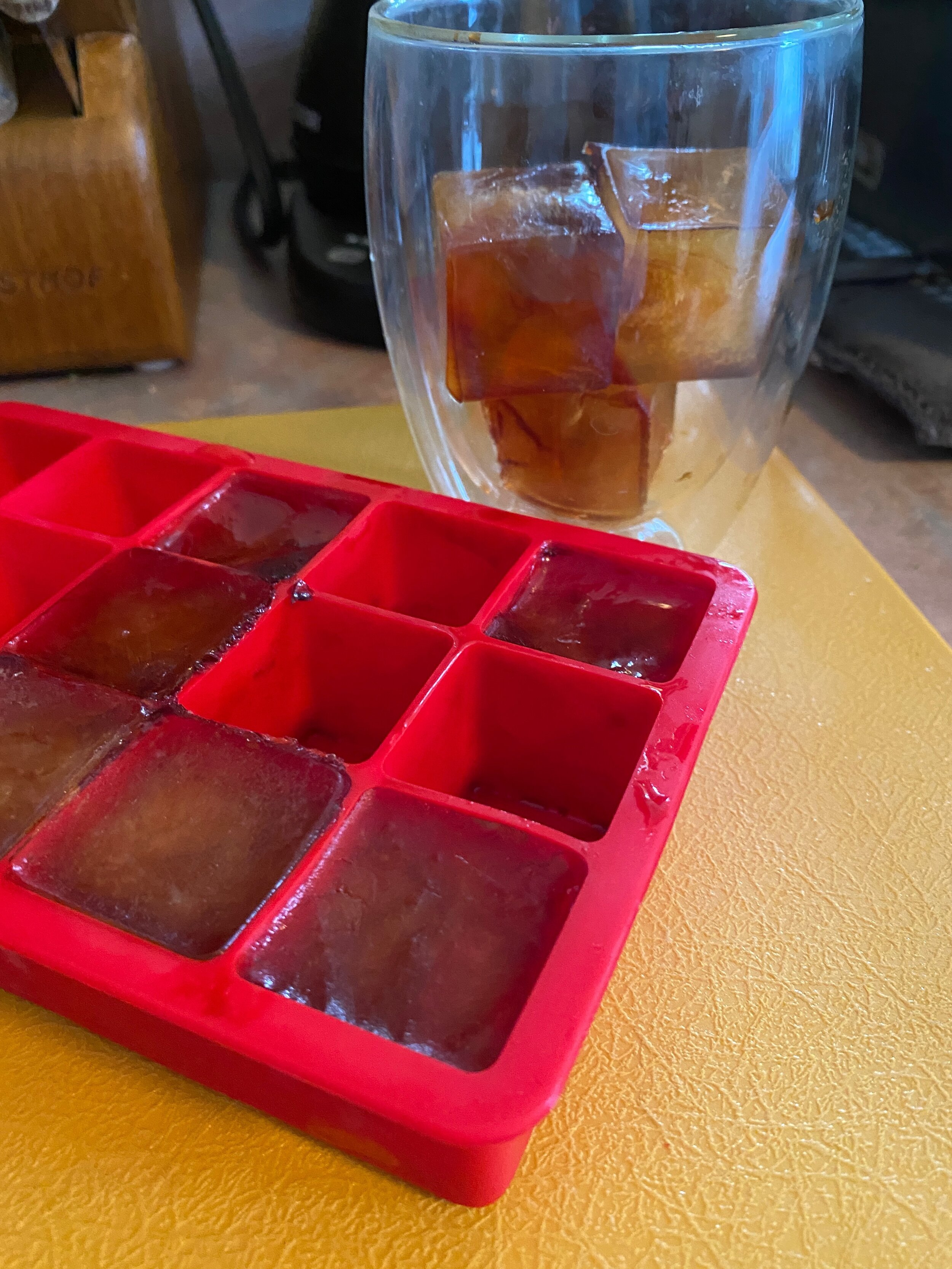 Life Hack: Coffee Ice Cubes - Weekend Craft